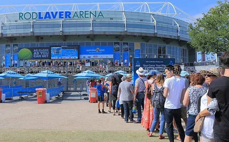 8868体育百度集团探索足球运动品牌紧身衣的热门选择，看看哪些品牌最受欢迎！